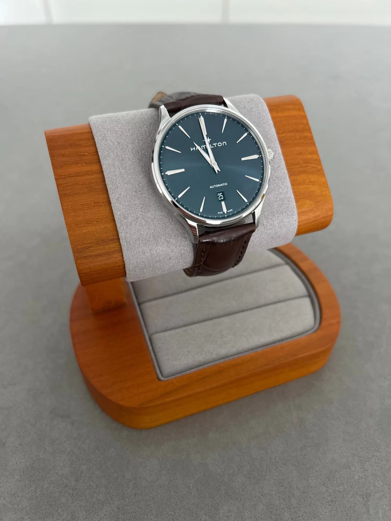 Single Gray Lined Watch Stand with Circular Slotted Ring Tray